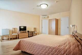 Гостиница Донжон Калуга Двухместный номер с 1 кроватью или 2 отдельными кроватями и балконом-1